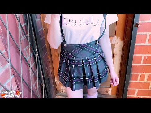 ❤️ Nxënëse thith karin e saj thellë dhe qihet në vend të klasave. ❌ Video anale tek ne