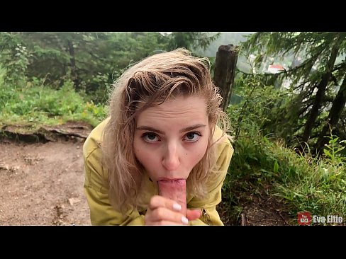 ❤️ Vajza gëlltitet sperma pas një blowjob publike - Eva Elfi ❌ Video anale tek ne