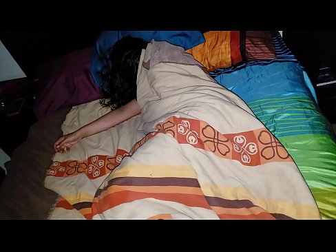 ❤️ Njërku qorton njerkën e tij të re ndërsa ajo fle. ❌ Video anale tek ne